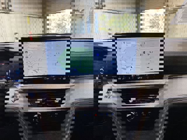 Used 2025 Ford Explorer Active image 39