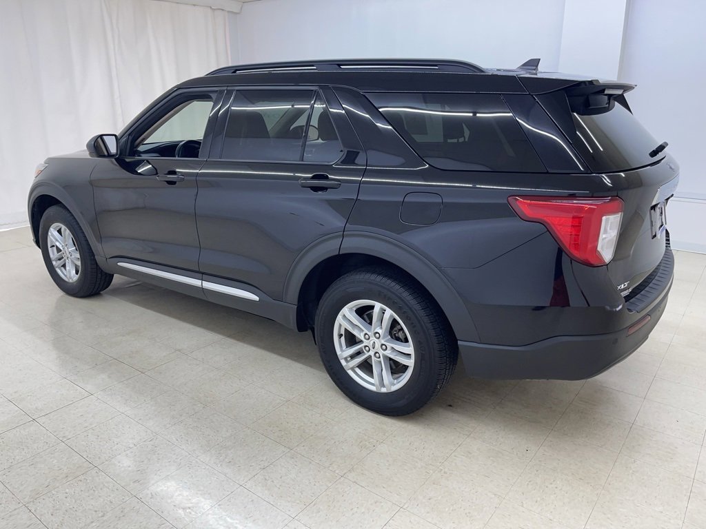 Used 2023 Ford Explorer XLT image 3