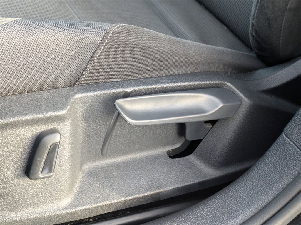 Used 2016 Volkswagen Golf S image 15