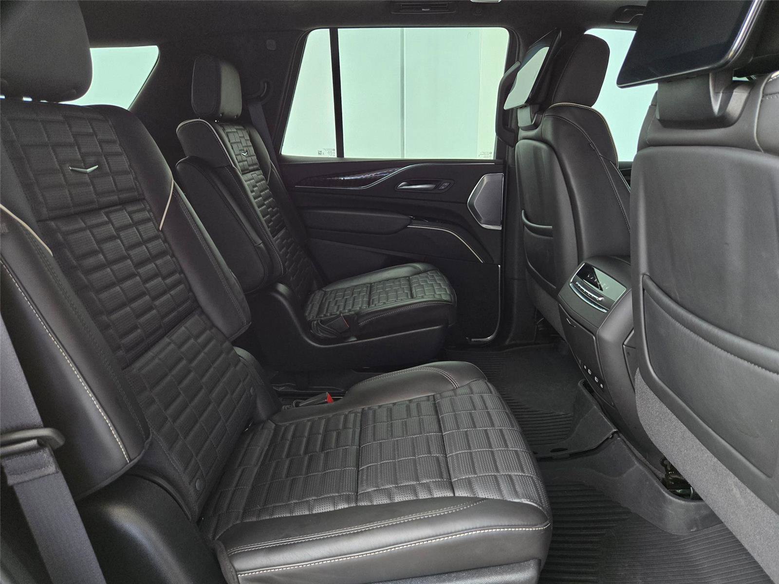 Certified 2024 Cadillac Escalade Sport Platinum w/ LPO, ONYX Package AWD/4WD image 31