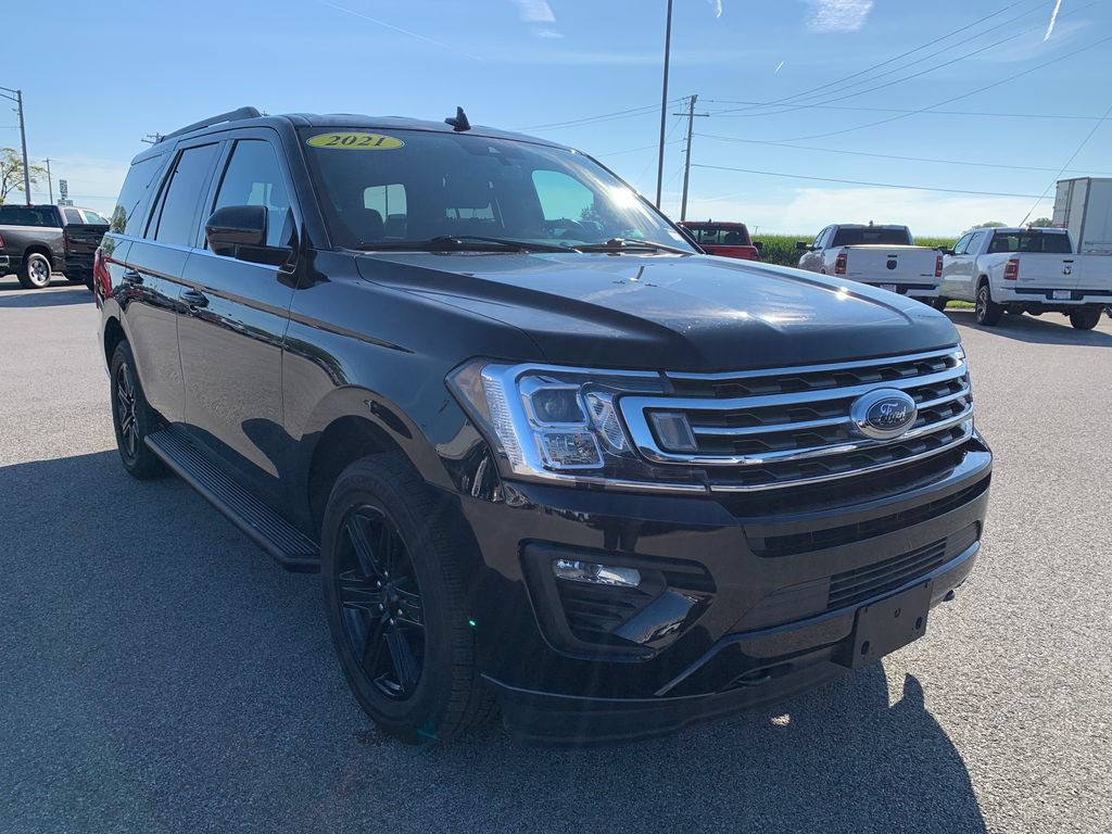 Used 2021 Ford Expedition XLT w/ Black Accent Package AWD/4WD image 13