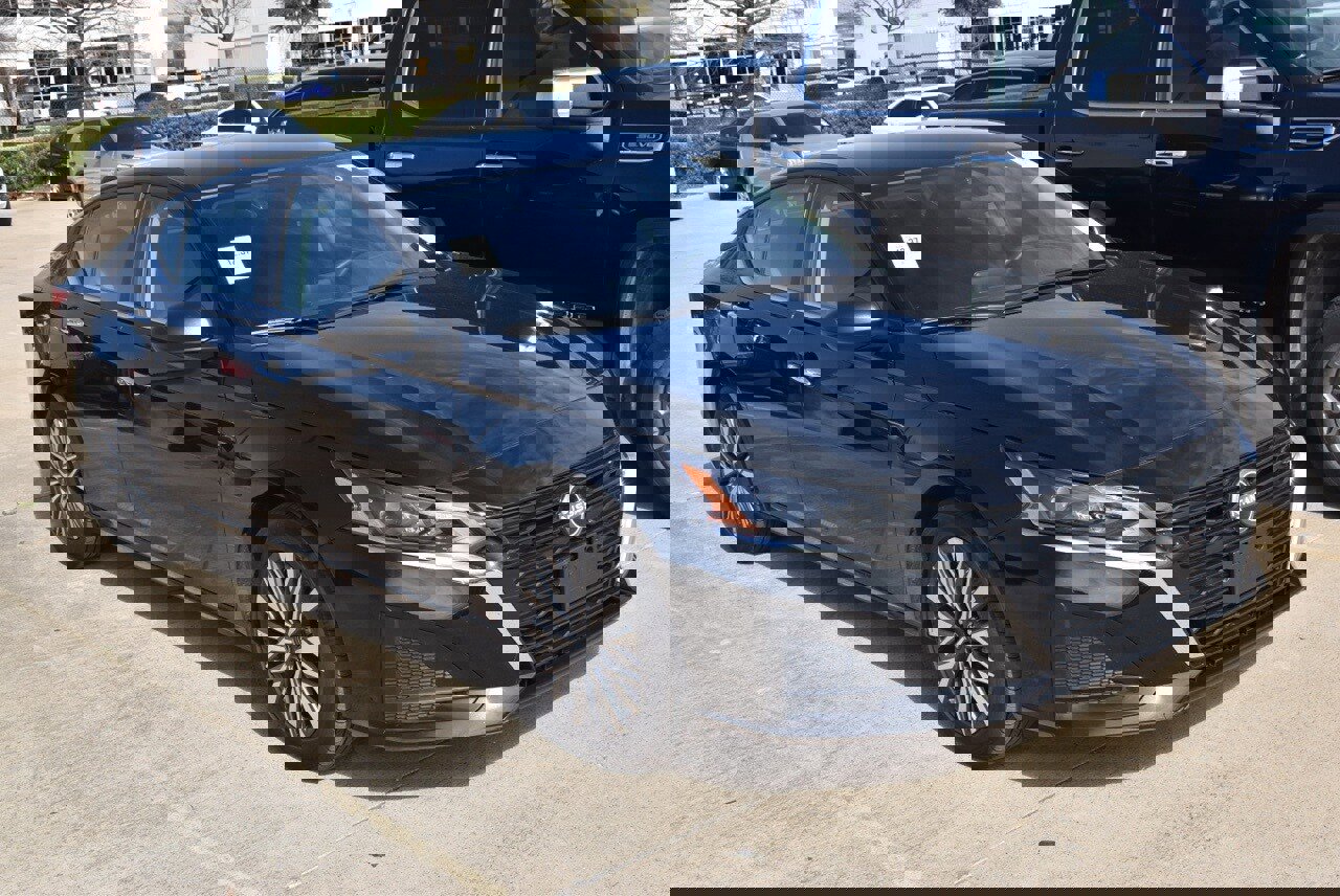 Used 2025 Nissan Altima 2.5 SV image 4