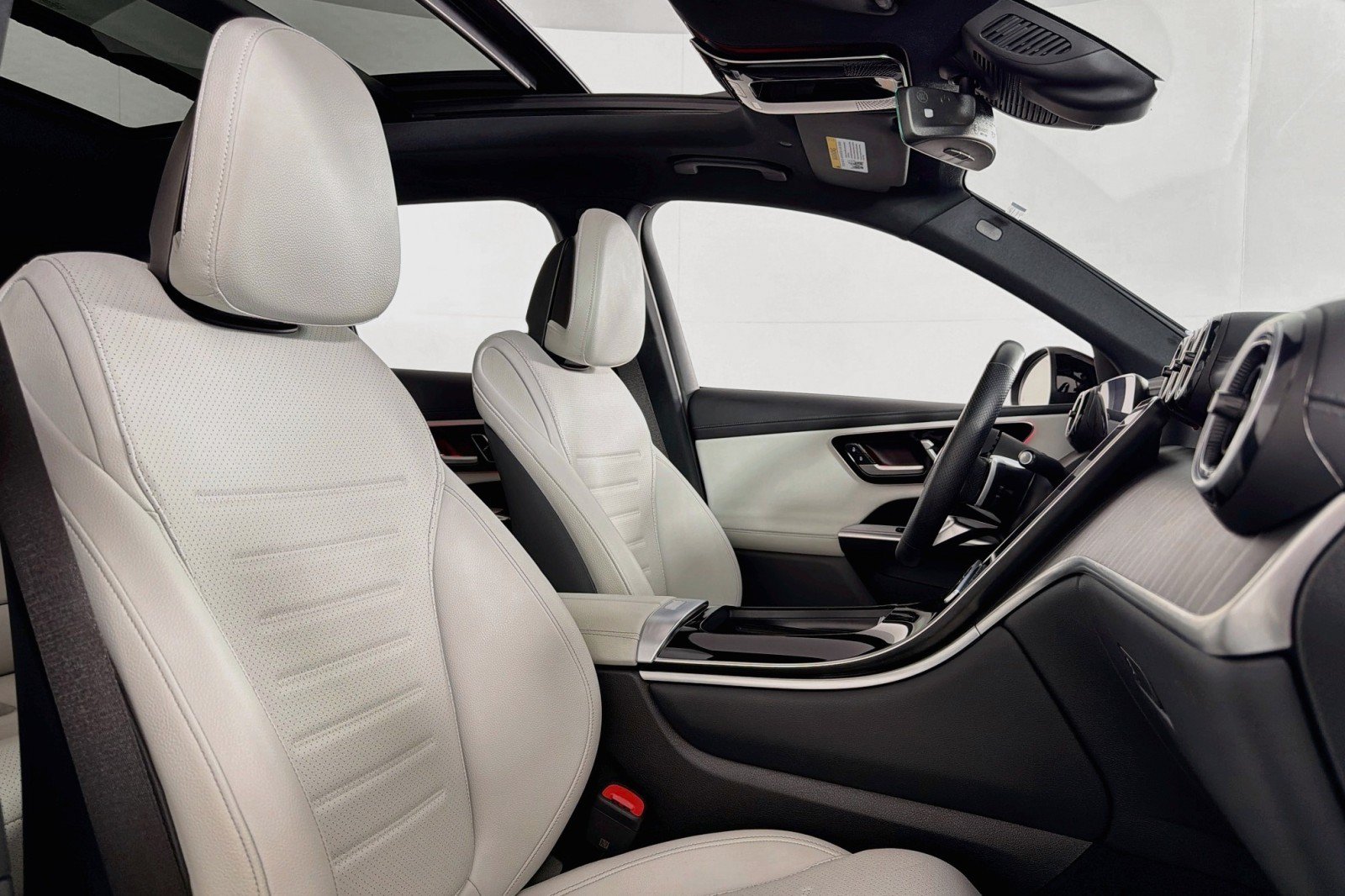 Used 2023 Mercedes-Benz GLC 300 4MATIC image 6