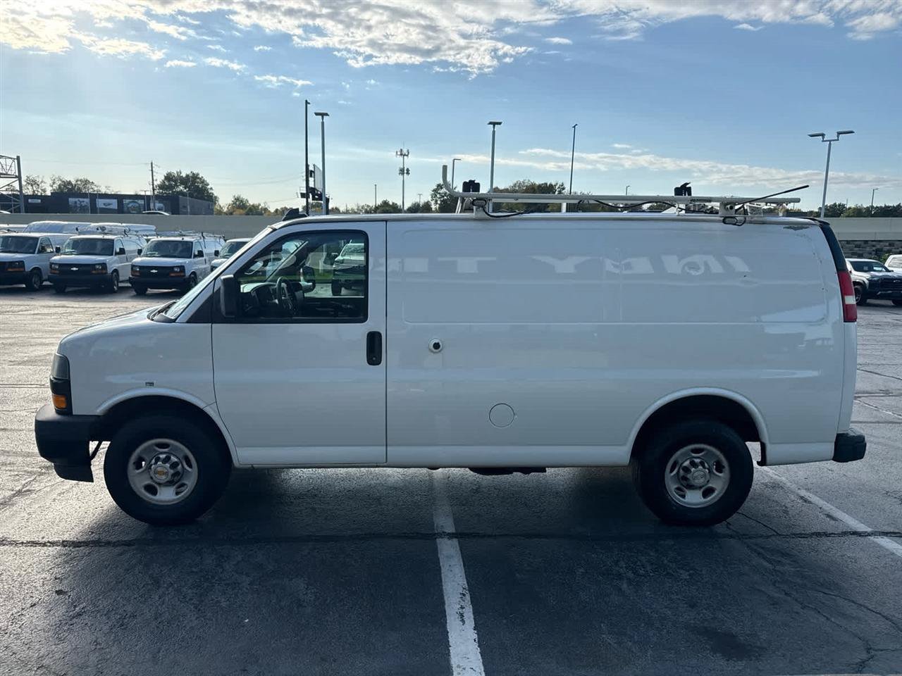 Used 2018 Chevrolet Express 2500 w/ Driver Convenience Package RWD image 5
