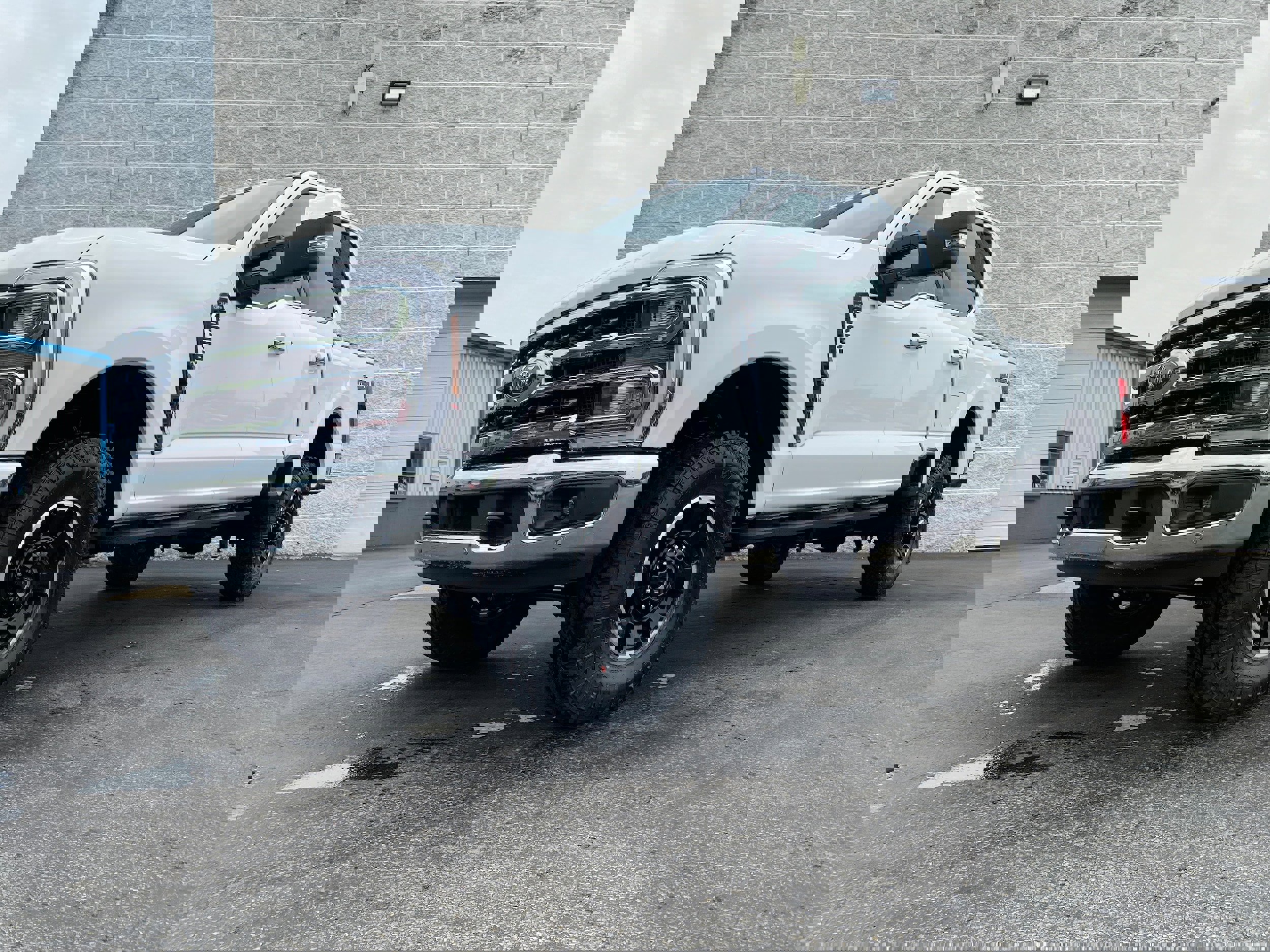 New 2025 Ford F250 King Ranch w/ Tremor Off-Road Package image 4