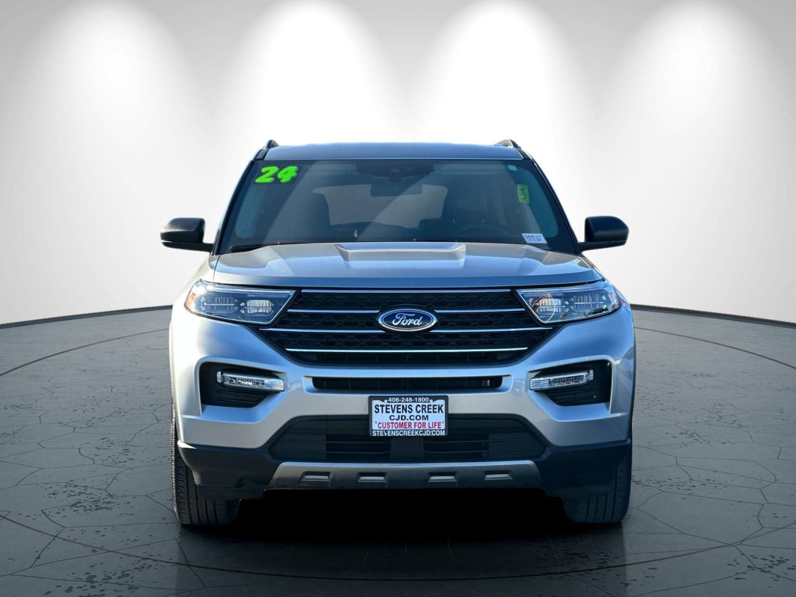 Used 2024 Ford Explorer XLT w/ Equipment Group 202A image 9