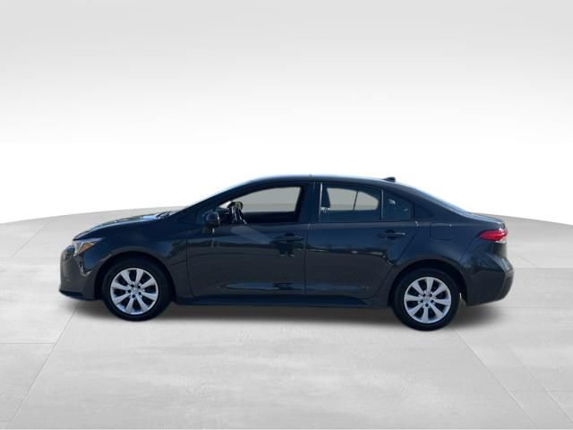 Used 2024 Toyota Corolla LE AWD/4WD image 2