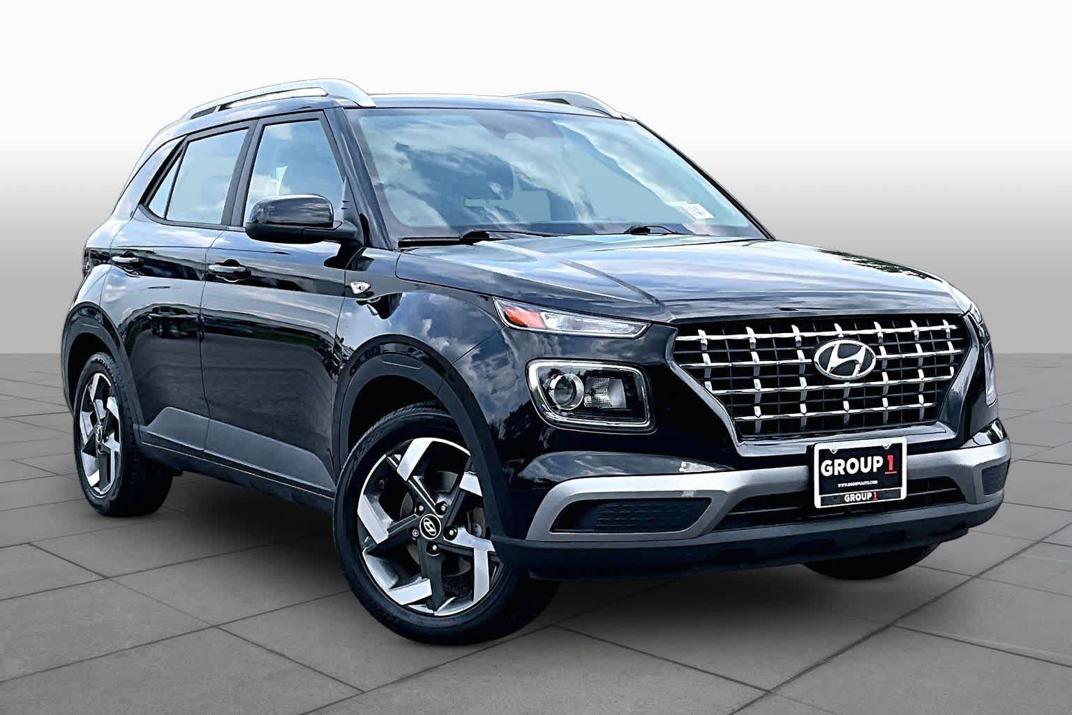 Used 2023 Hyundai Venue SEL w/ Cargo Package FWD image 3