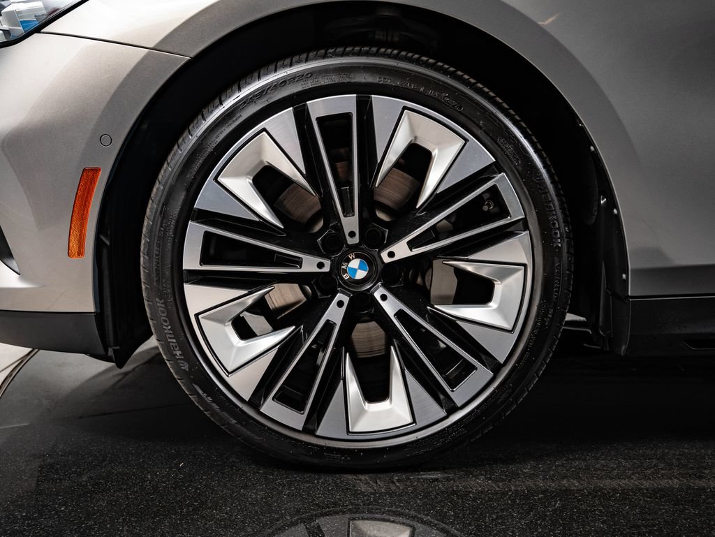 Certified 2025 BMW 530i xDrive w/ Premium Package AWD/4WD image 13