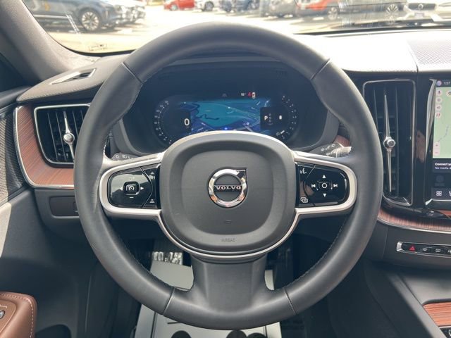 Certified 2025 Volvo XC60 B5 Ultra image 31