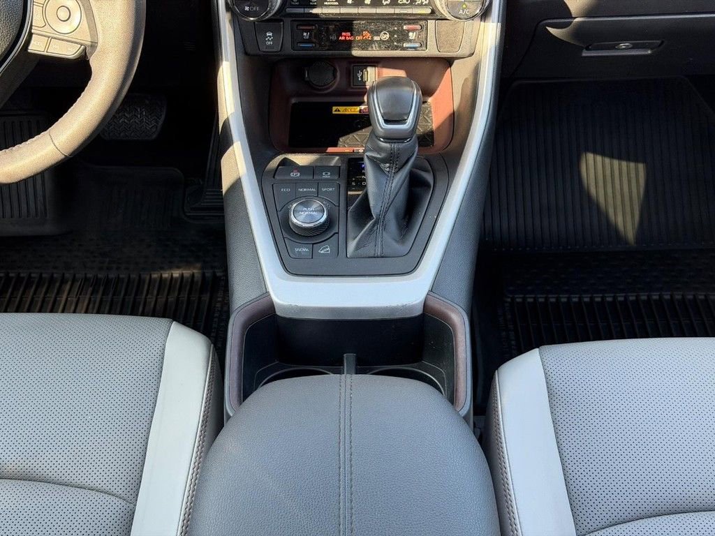 Used 2023 Toyota RAV4 Limited image 16