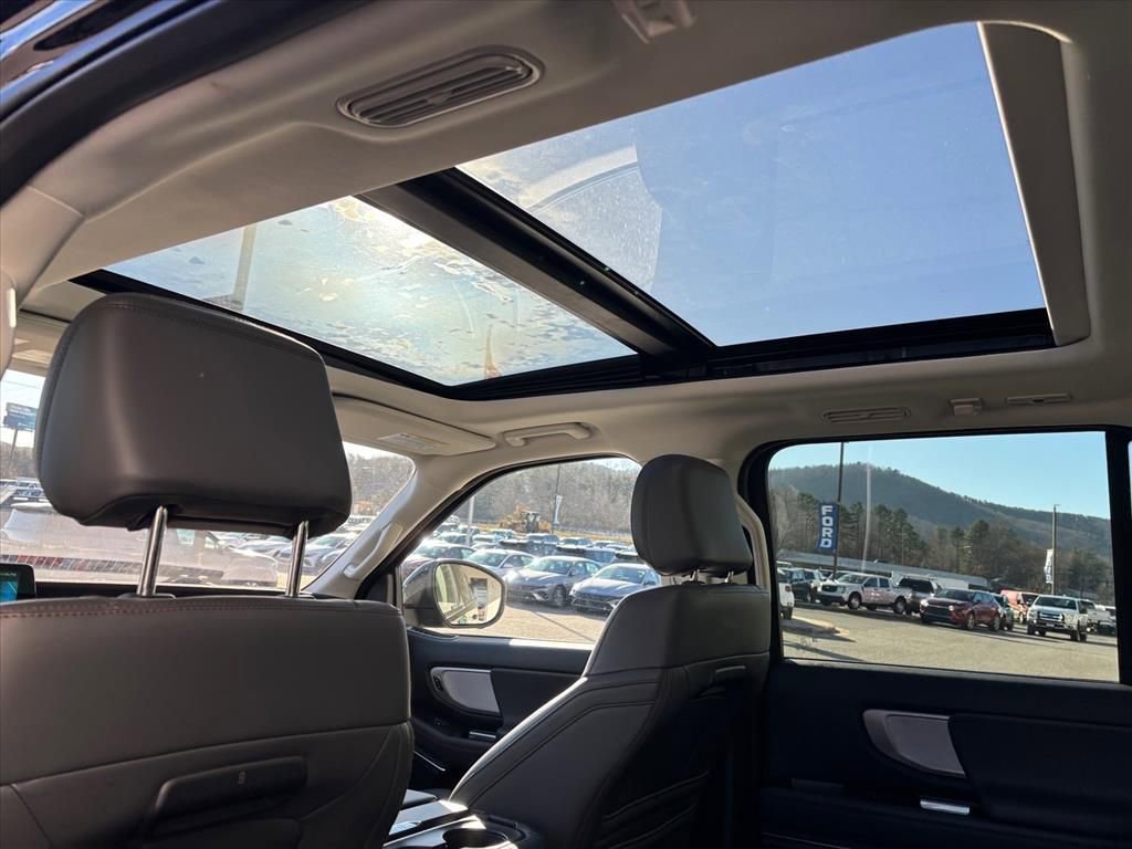 Used 2025 Ford Expedition Max Active image 7