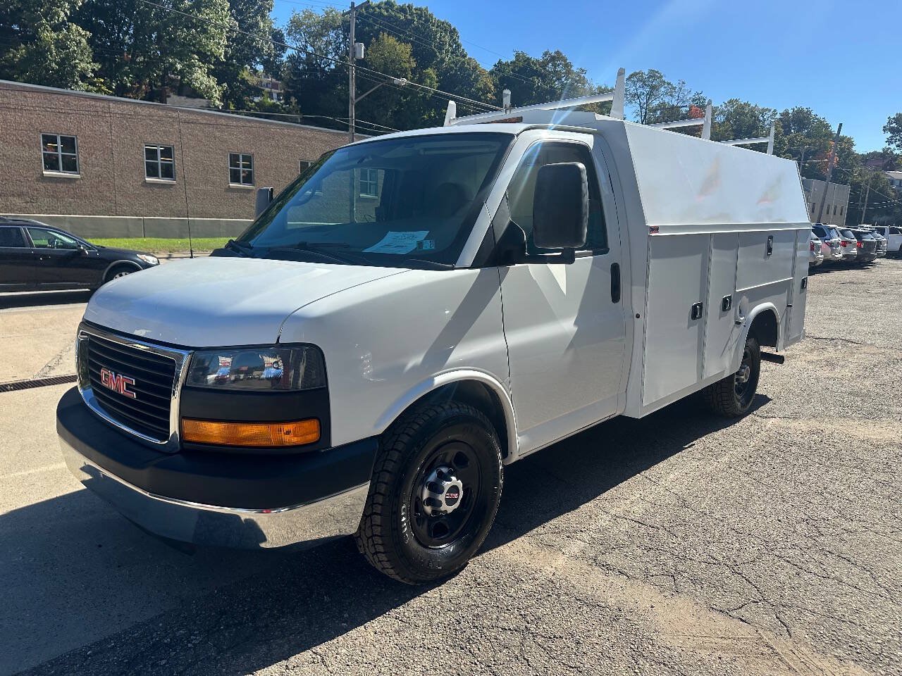 Used 2015 GMC Savana 3500 RWD image 2