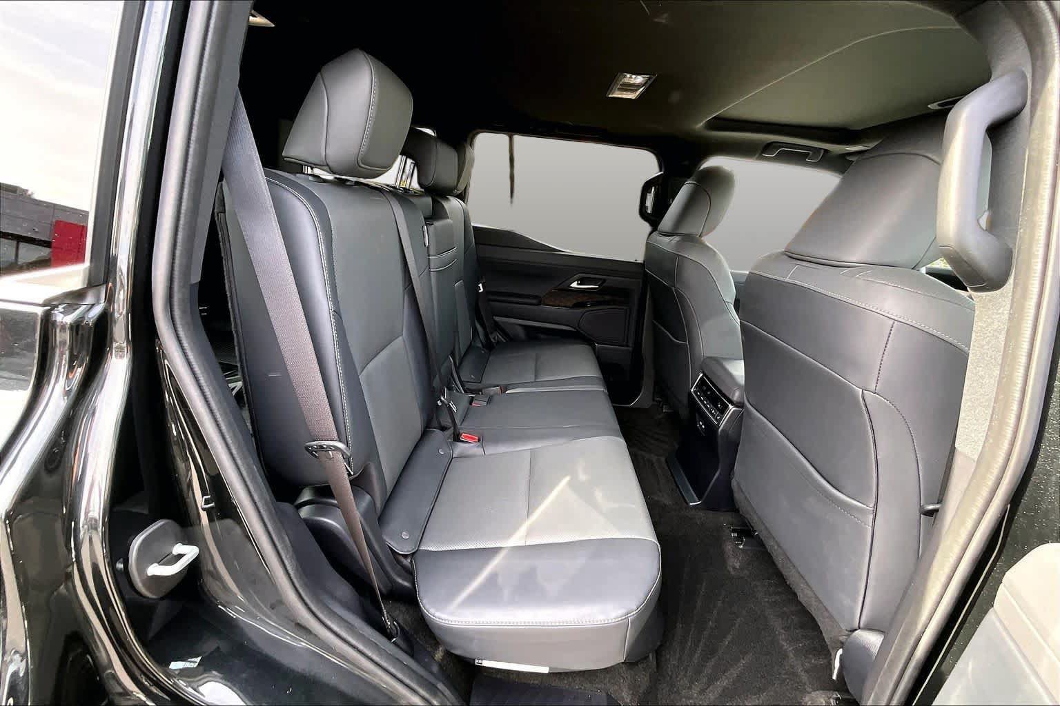 Used 2024 Lexus GX 550 w/ Accessory Package (Z1) AWD/4WD image 18