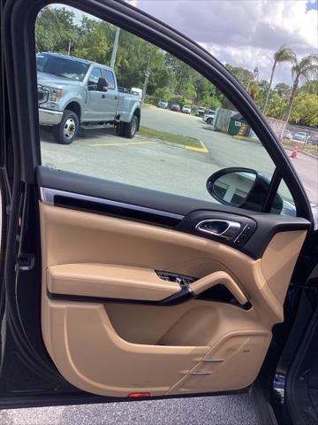 Used 2016 Porsche Cayenne w/ Premium Package AWD/4WD image 18