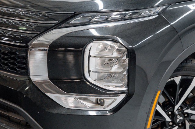 Used 2022 Mitsubishi Outlander ES image 2