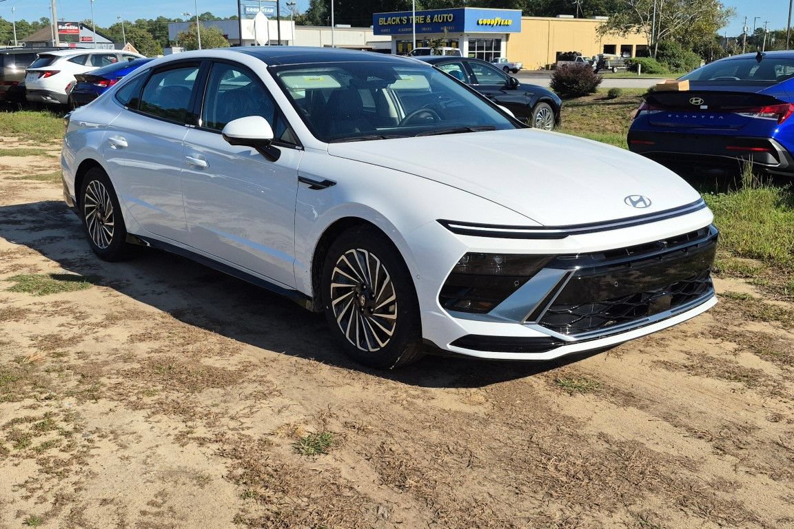 New 2026 Hyundai Sonata Limited FWD image 3
