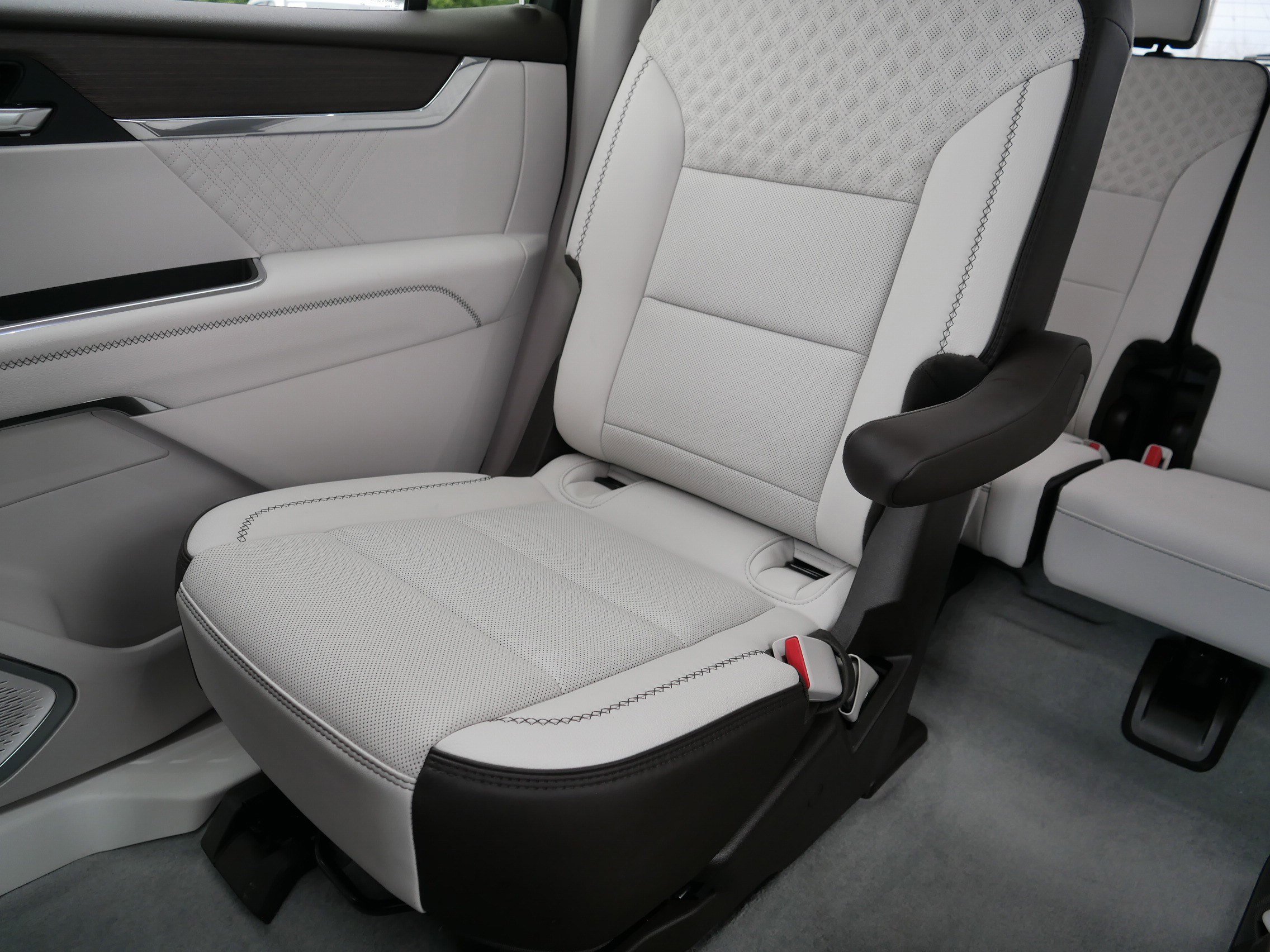 Used 2026 GMC Acadia Denali w/ Super Cruise Package FWD image 12