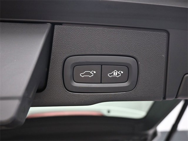 Used 2022 Volvo XC60 B6 R-Design w/ Protection Package Premier image 31