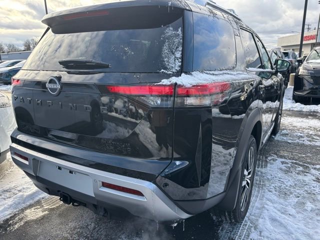 New 2025 Nissan Pathfinder Platinum image 3