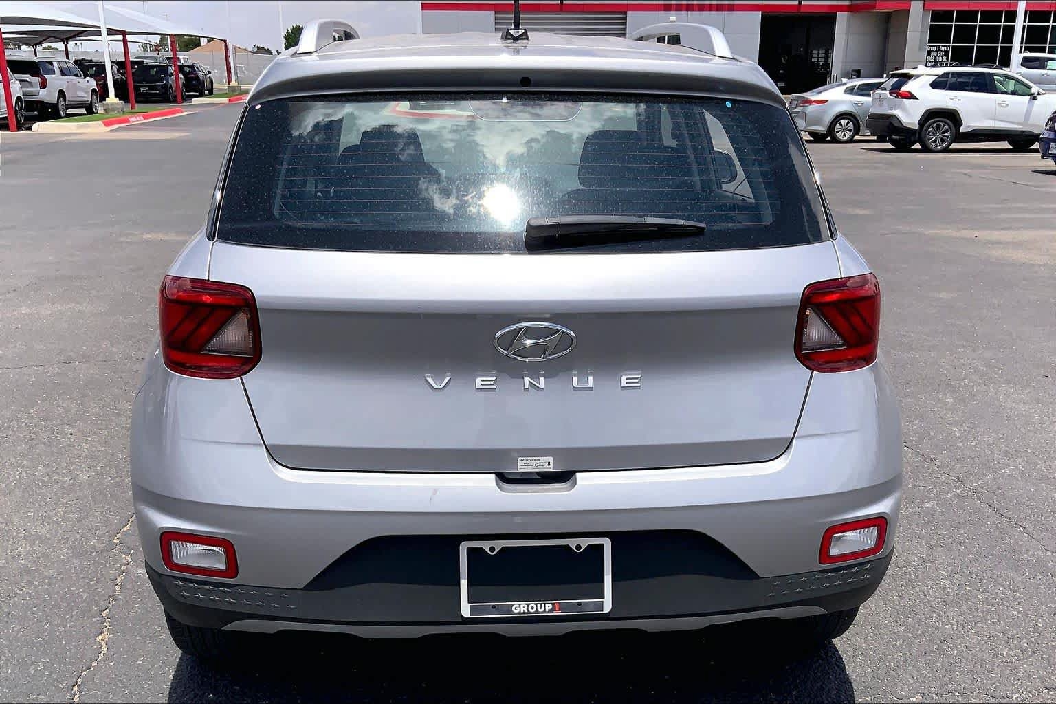 Used 2025 Hyundai Venue SEL FWD image 31