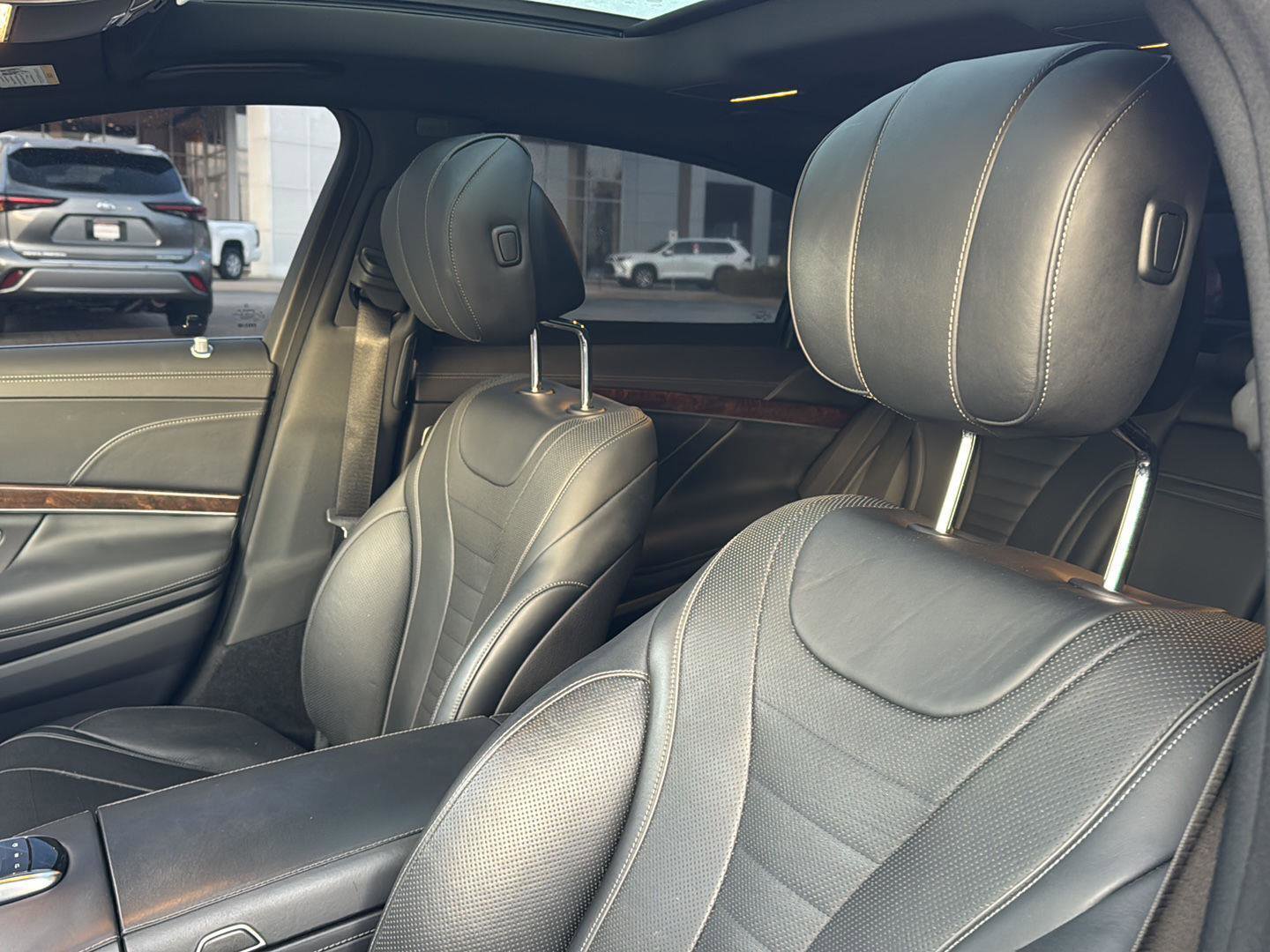Used 2018 Mercedes-Benz S 560 Sedan image 23