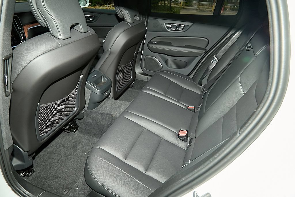 New 2026 Volvo V60 B5 Cross Country Plus w/ Climate Package AWD/4WD image 20