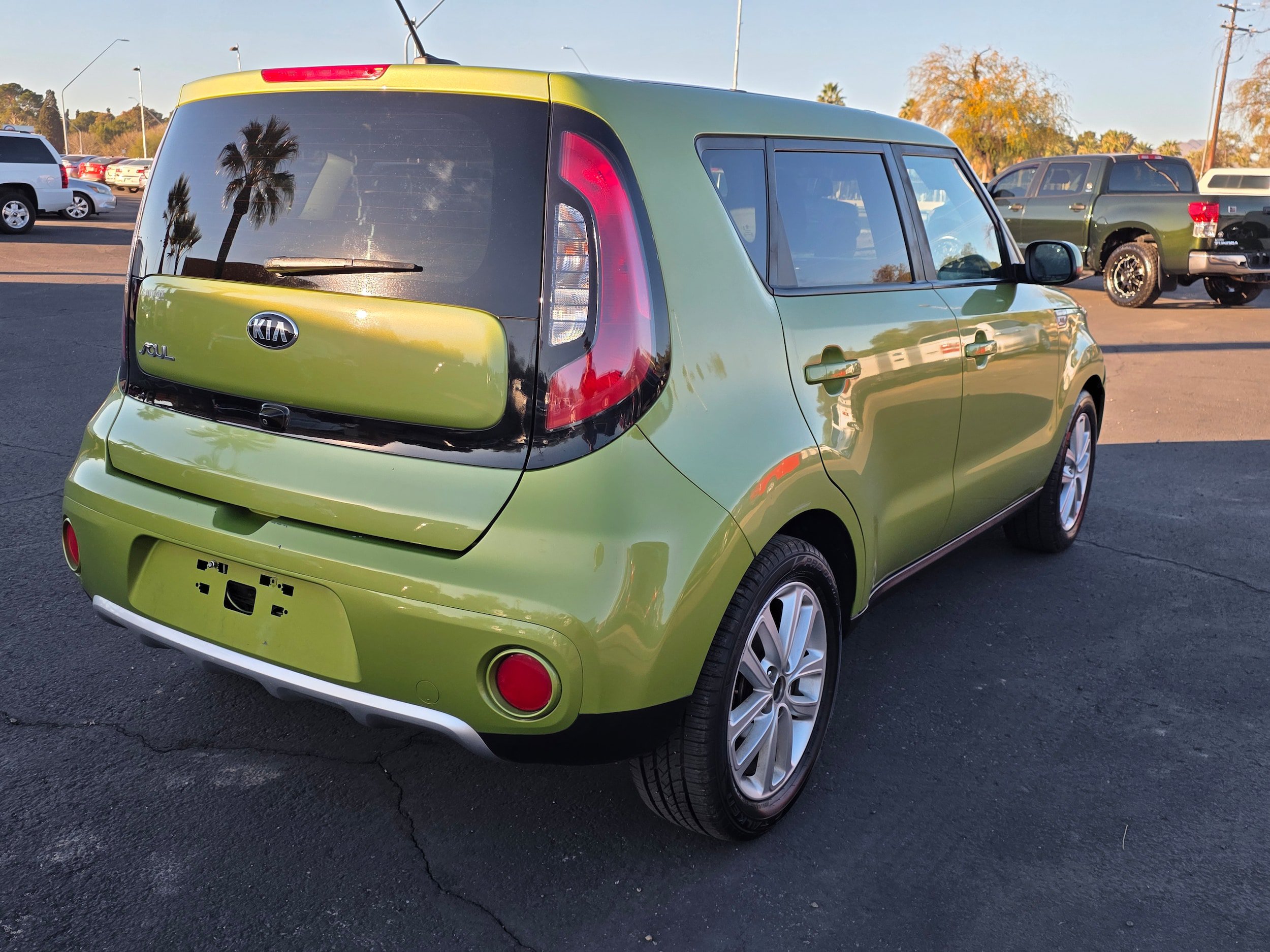 Used 2018 Kia Soul + FWD image 5