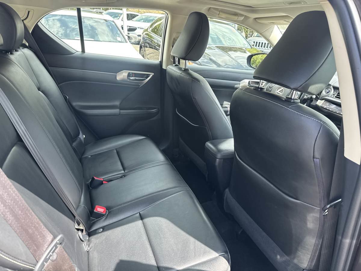 Used 2014 Lexus CT 200h image 16