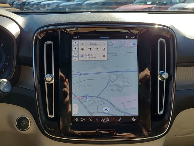 Used 2023 Volvo XC40 B5 Plus image 30