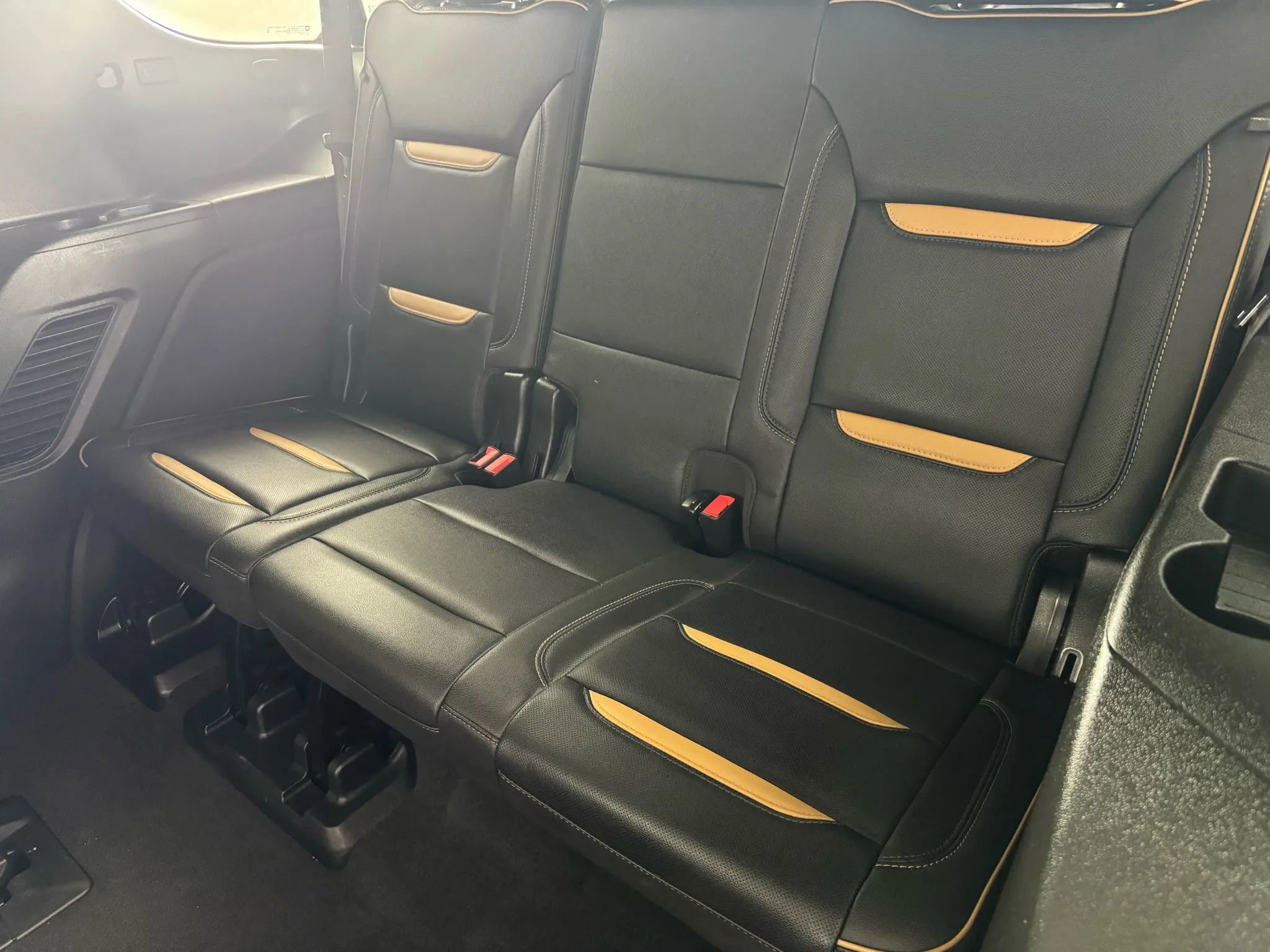 Used 2022 GMC Yukon AT4 image 41