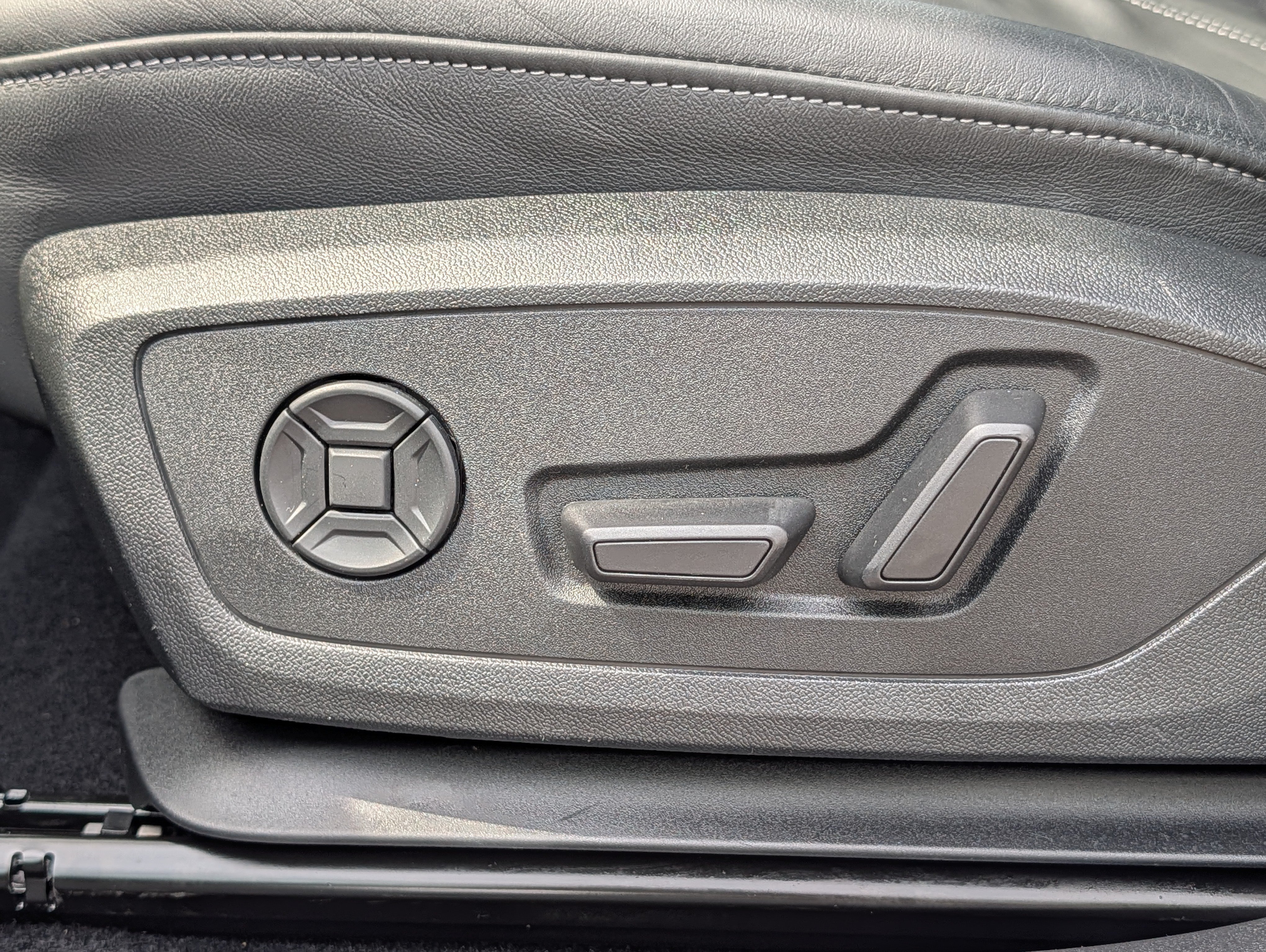 Used 2023 Audi Q4 e-tron Premium Plus w/ Premium Plus AWD/4WD image 20