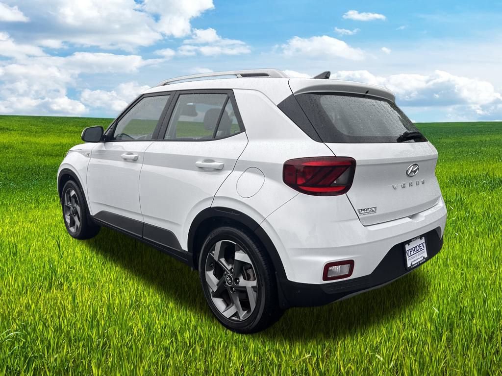 Used 2022 Hyundai Venue SEL image 4
