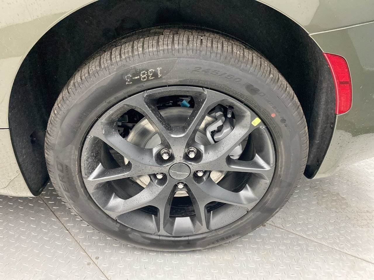 New 2027 Chrysler Pacifica Limited AWD/4WD image 10