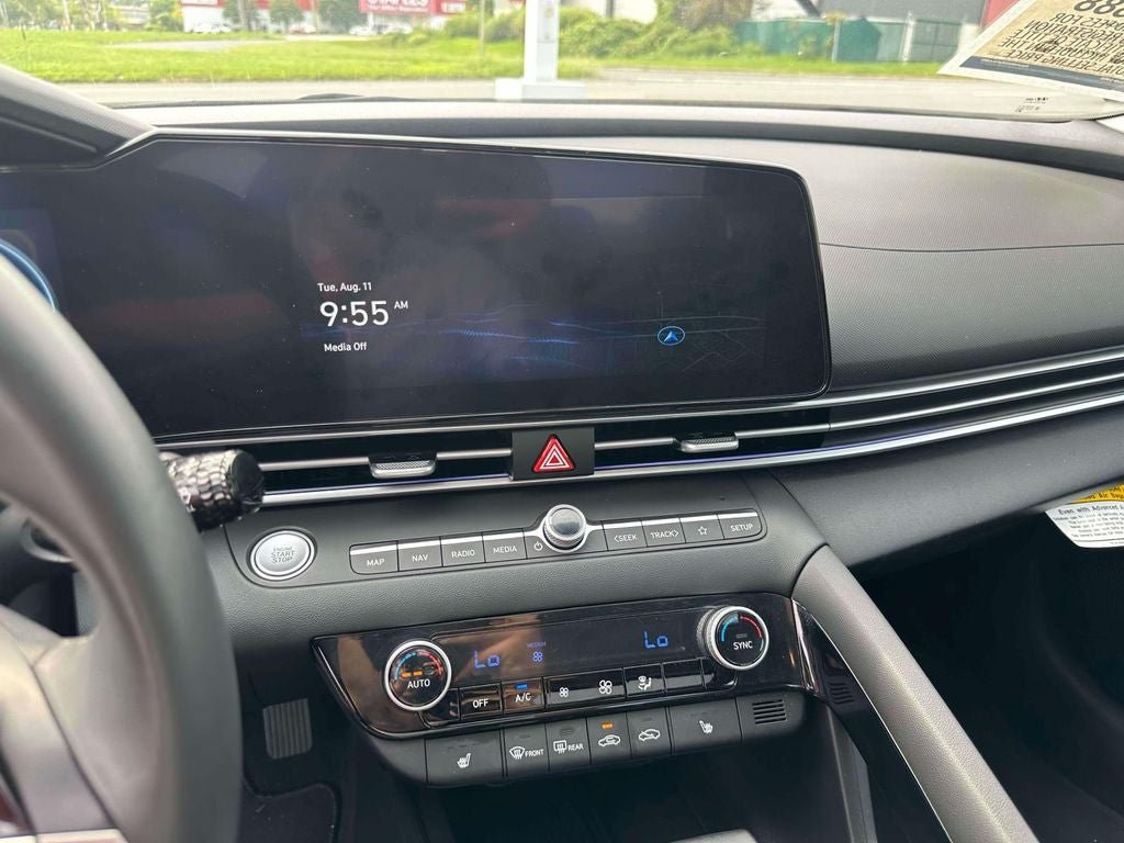 Used 2025 Hyundai Elantra Limited w/ Cargo Package FWD image 29