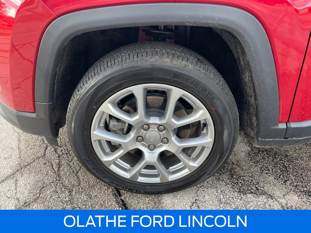 Used 2024 Jeep Compass Latitude w/ Sun and Sound Group image 30