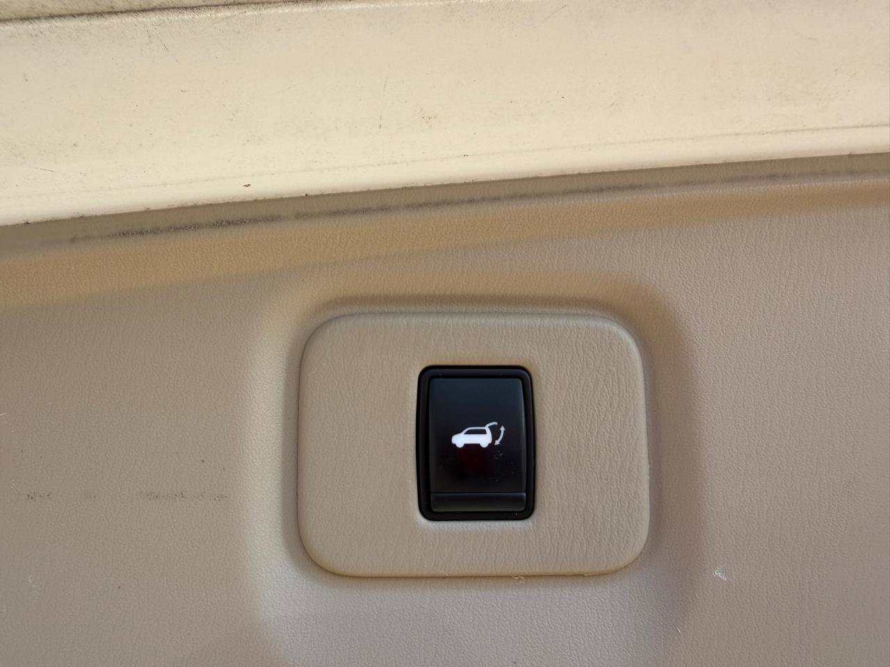 Used 2013 Nissan Pathfinder Platinum w/ Platinum Premium Pkg FWD image 32