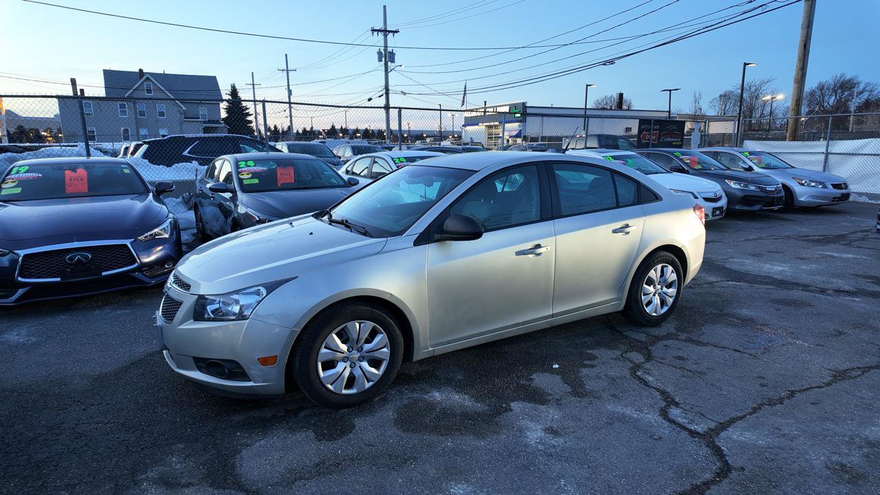 Used 2014 Chevrolet Cruze LS image 2