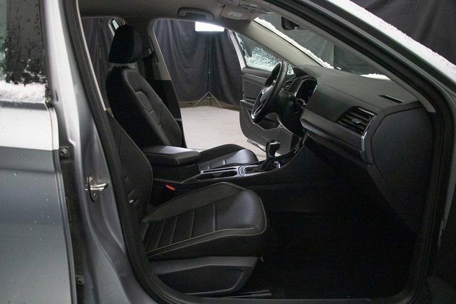 Used 2024 Volkswagen Jetta SE image 15