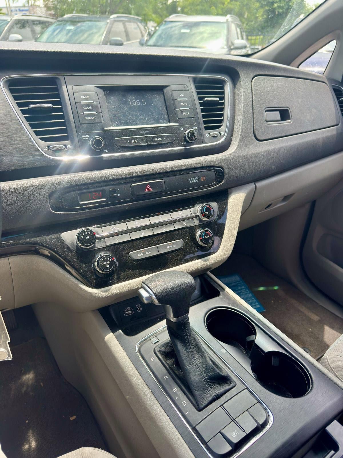 Used 2017 Kia Sedona L FWD image 21