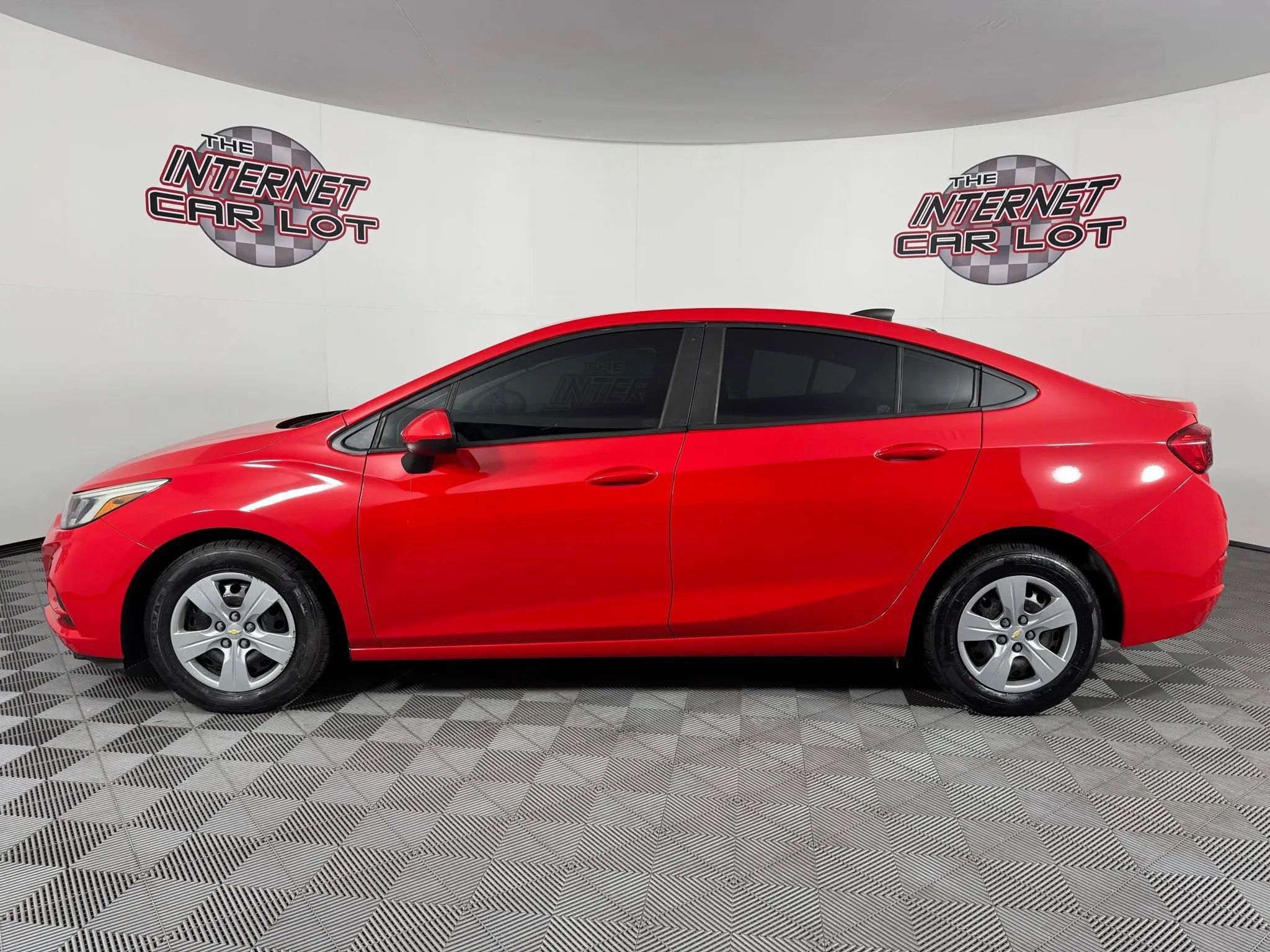 Used 2018 Chevrolet Cruze LS image 4