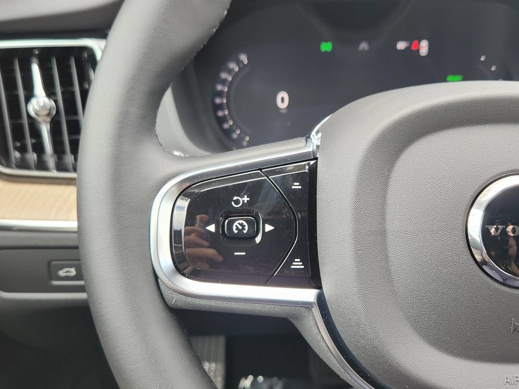 New 2026 Volvo XC60 T8 Plus w/ Protection Package Premier AWD/4WD image 17