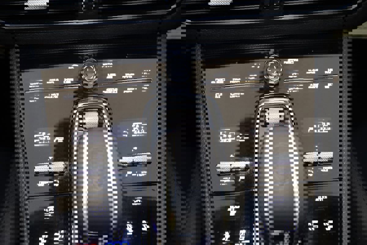 Used 2023 Porsche Cayenne Coupe image 57