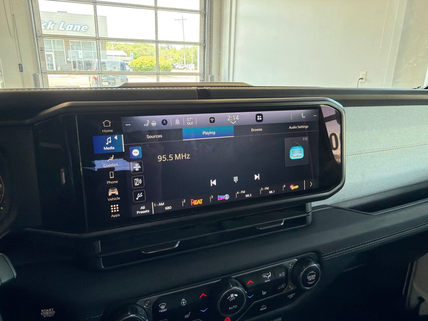 Used 2024 Jeep Wrangler Unlimited Sahara AWD/4WD image 26