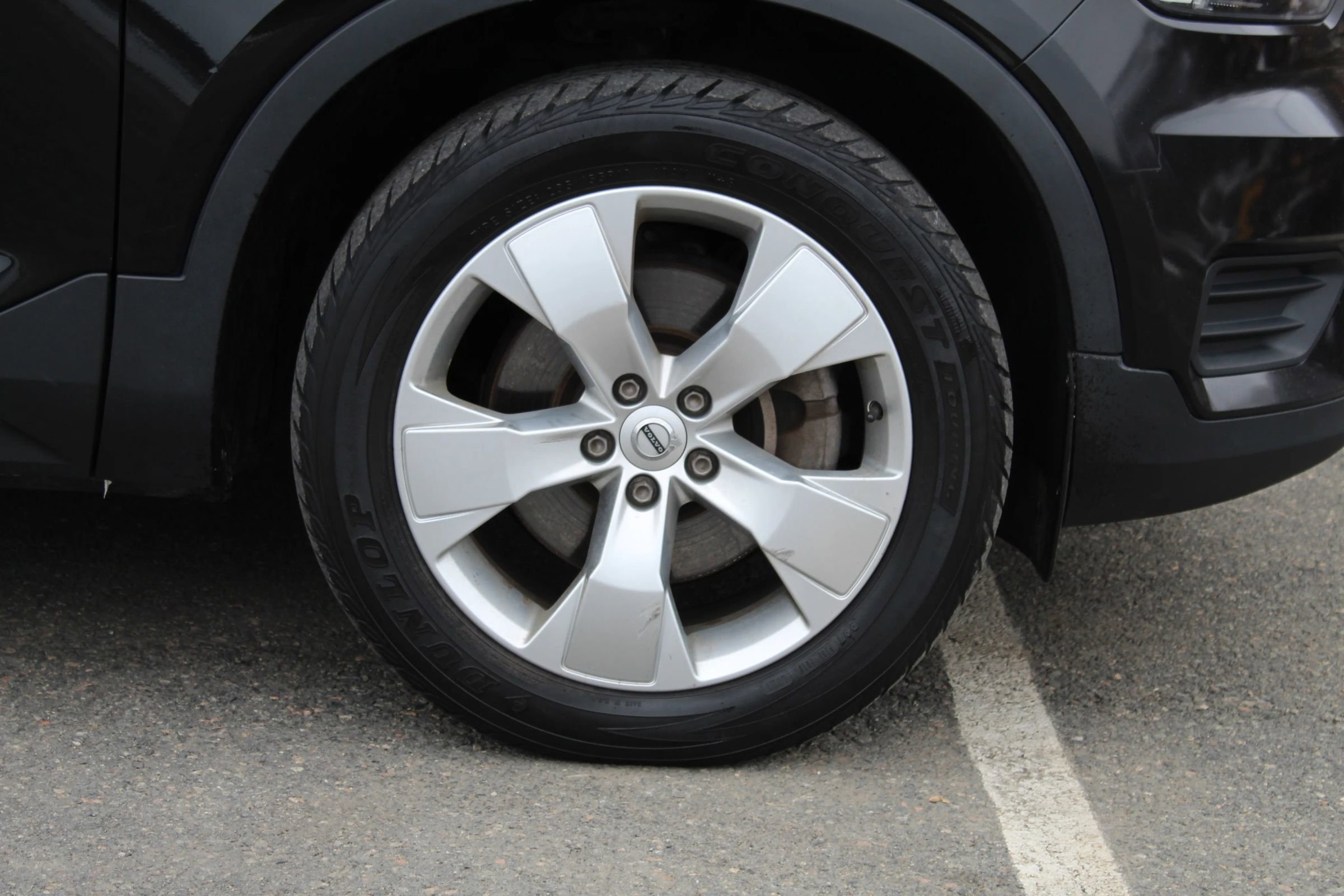 Used 2019 Volvo XC40 T5 Momentum image 32