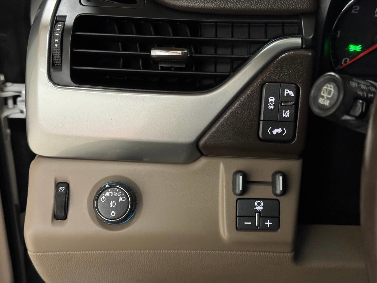 Used 2015 Chevrolet Suburban LTZ image 75