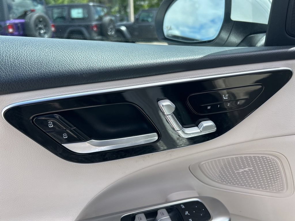 Used 2025 Mercedes-Benz C 300 Sedan image 35