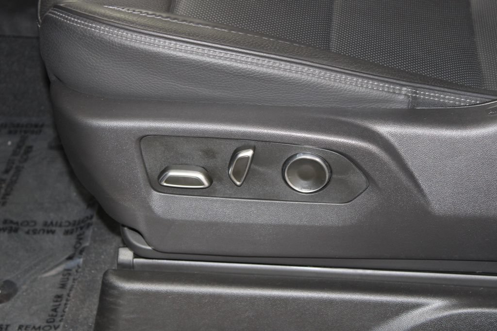 Used 2025 GMC Yukon XL Denali AWD/4WD image 22