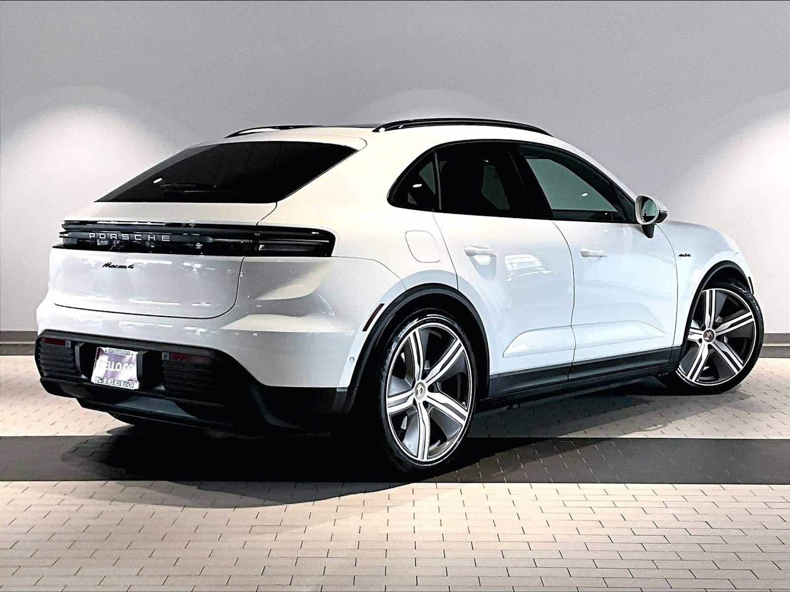 Used 2025 Porsche Macan 4 Electric image 10