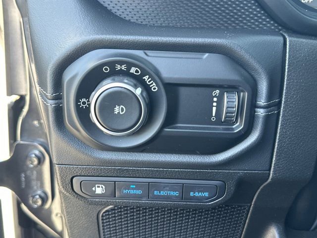 Used 2024 Jeep Wrangler Unlimited Rubicon 4xe w/ Technology Group AWD/4WD image 28